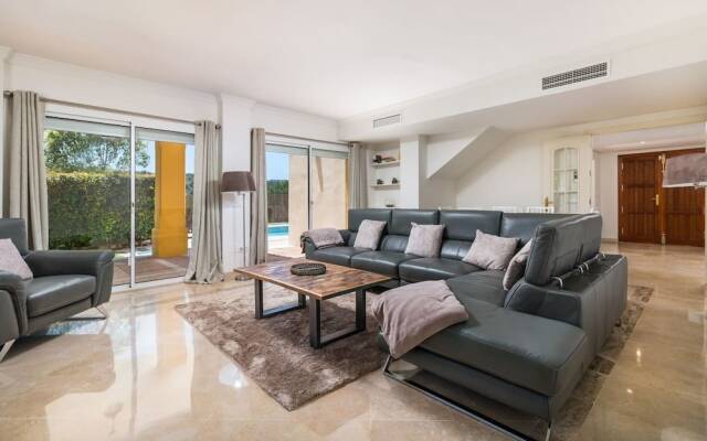 Charming 4-Bed Villa in San Roque
