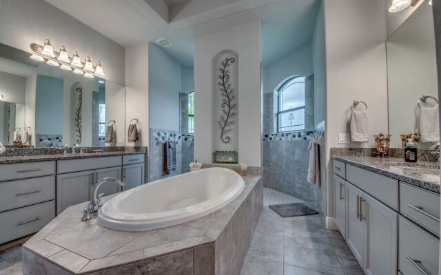 Villa Lake Kennedy - Roelens Vacations