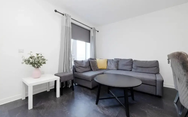 JOIVY Stylish House with Garden