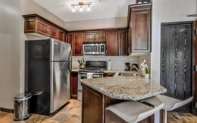 Instant Suites - Luxury 2 BR Suite in Canmore | Banff