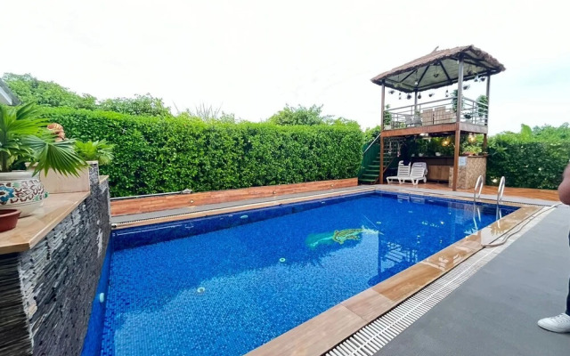 GoBravo 37 - 2Bhk Farm with Pool & Garden Sec150 Noida