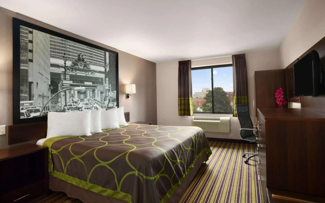 Super 8 By Wyndham Bronx
