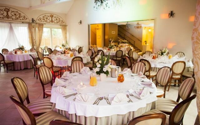 Villa Estera - Hotel & Restauracja