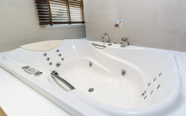 Privilege12 - Seaview 3 Bedroom Luxury Apartment on Kalim bay