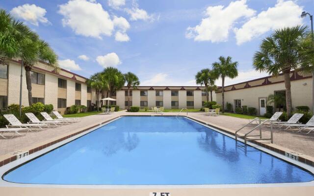 Space Coast Hotel -Titusville/Kennedy Space Center