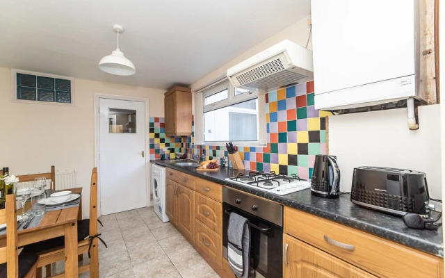 Lovely Central Home Naar Beach Lawe Rd