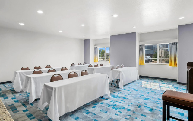 Microtel Inn & Suites by Wyndham Searcy