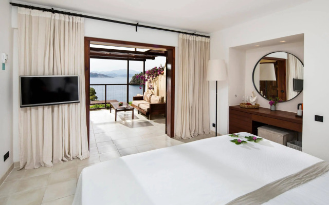 Hillside Beach Club