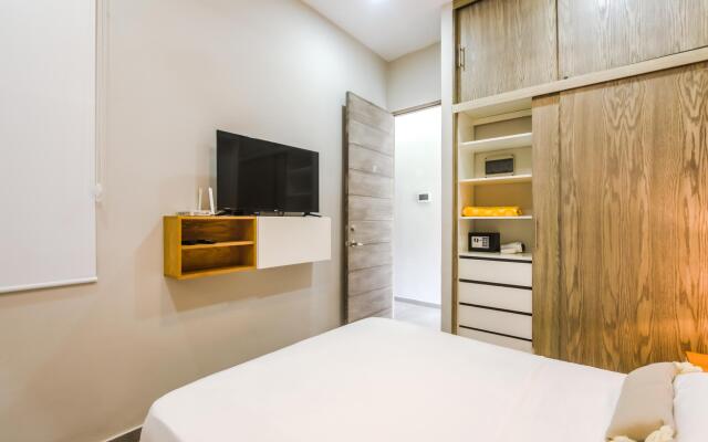 1BR Luxury apartment 5 minutes from the beach!