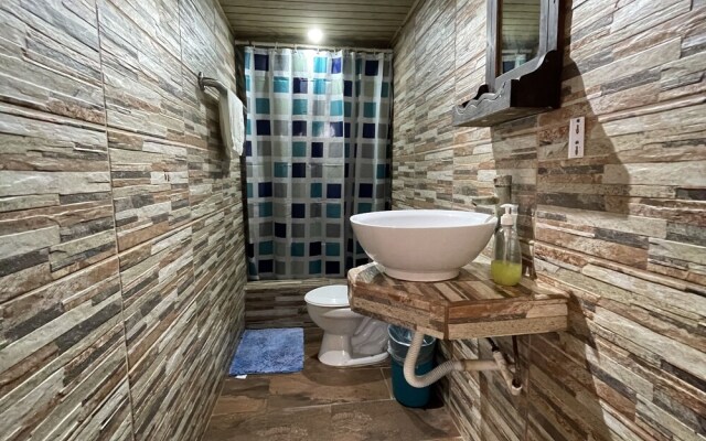 Johnny's Place Hotel