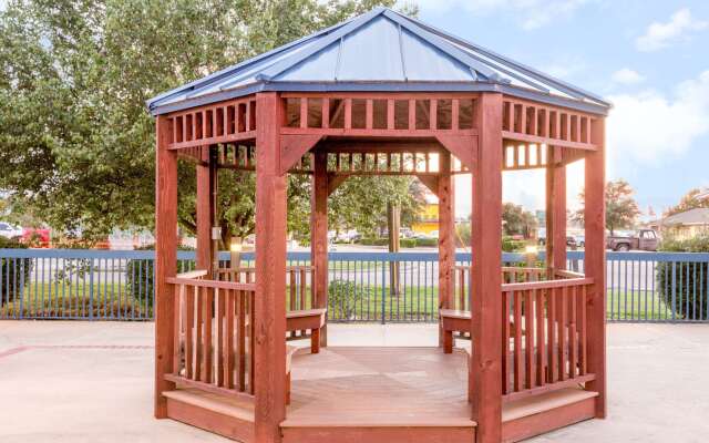 Super 8 by Wyndham Hattiesburg South