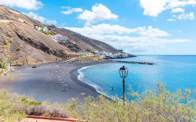 Apartment in Radazul With Stunning Sea Views