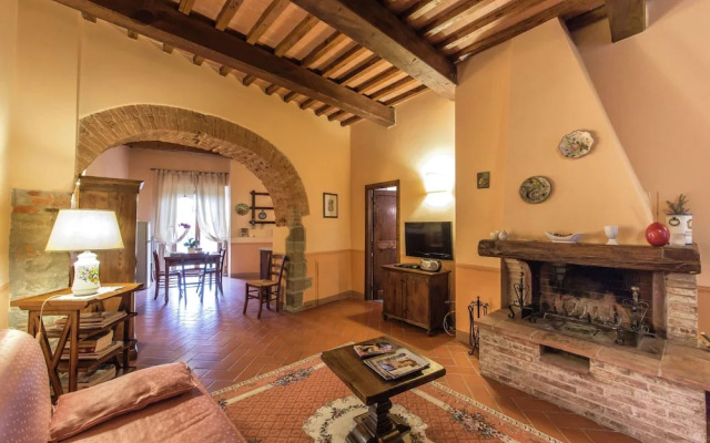Attractive Apartment in Typical Tuscan Style
