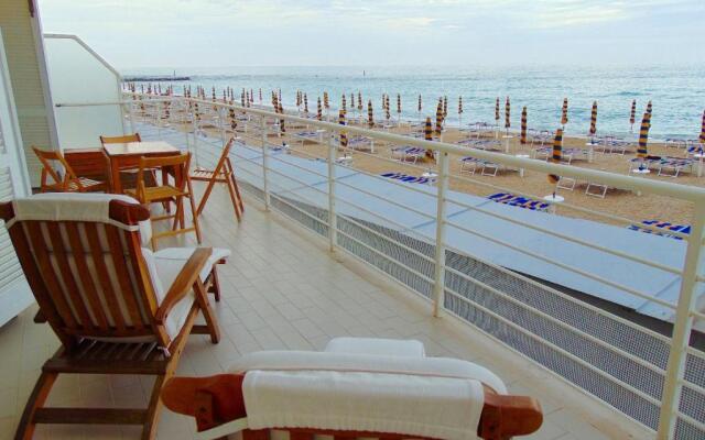 N226 - Numana, meraviglioso bilocale fronte mare