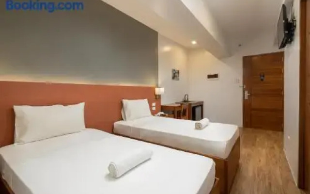 iHotel Uptown BGC