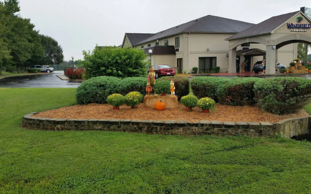 Greenfield Inn & Suites Owensboro, KY Airport