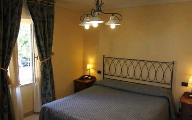 Castello Montegiove Country House