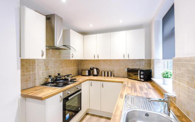 Rest&Recharge at Karma House (5-Bedroom, 8 beds, Free Parking)