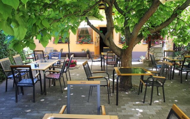 Restaurace-penzion Staropacká Sokolovna
