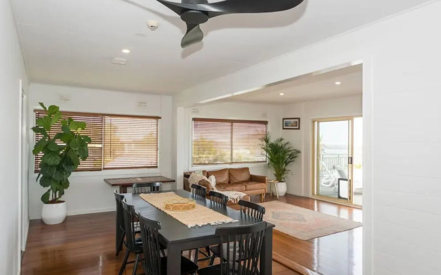 The Happy Pelican Harrington Hotel