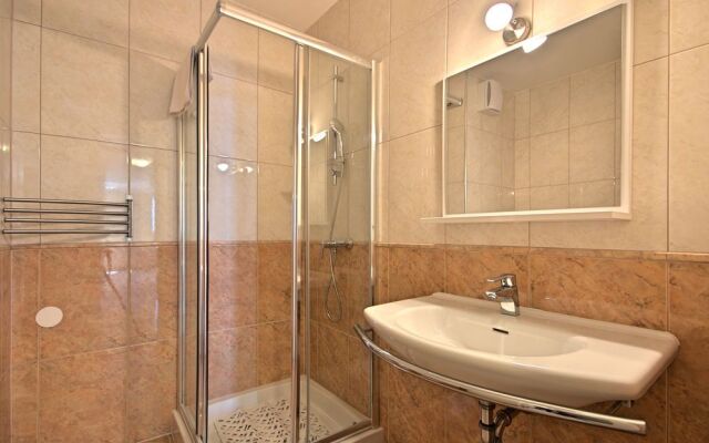 Rotonda Inn Novigrad