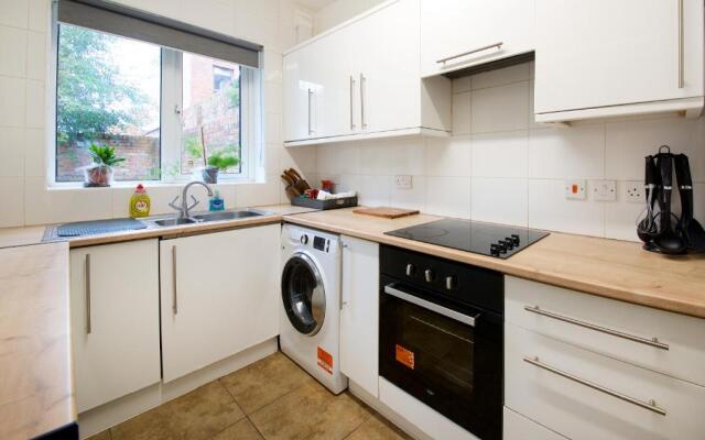IDEAL ABODE ABBOTS 4 En-suite
