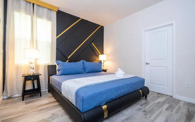 Stunning 15 Suites Close to Disney