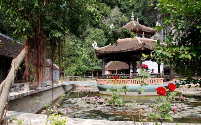 Vietnamese Ancient Village Hotel