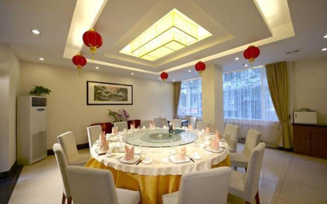 Minghong Hotel (Guangzhou Zhongshan Medical Dongshankou Metro Station)