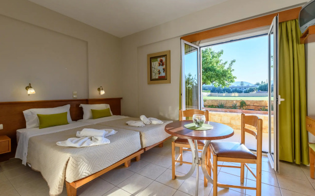 Danelis Studios and Apartments