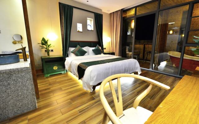 CTN LiRiver Boutique Hotel