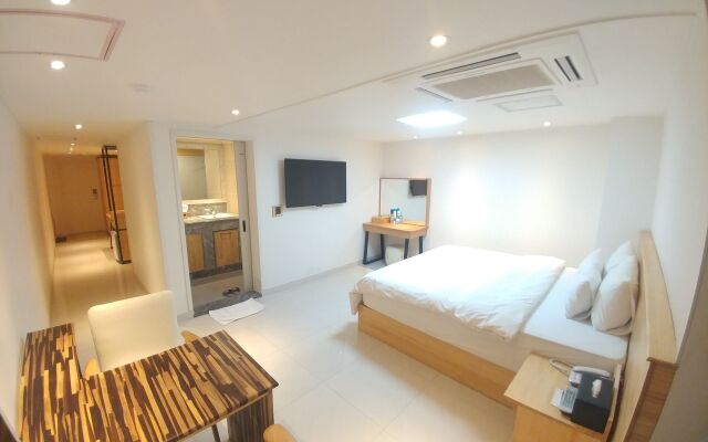 I.Y Hotel
