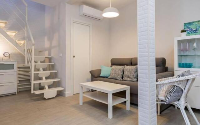 Castilla Triana Courtyard by Valcambre