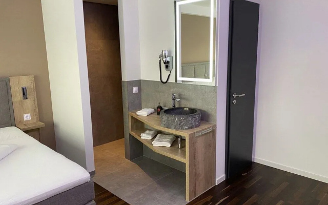 Hotel B4