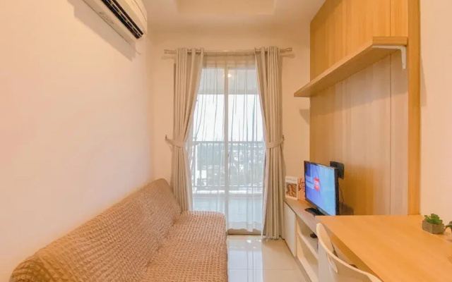 Comfortable 1Br At Belmont Residence Puri Apartment