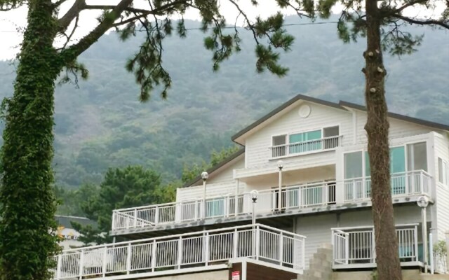 Yeosu Sea Side Pines Pension