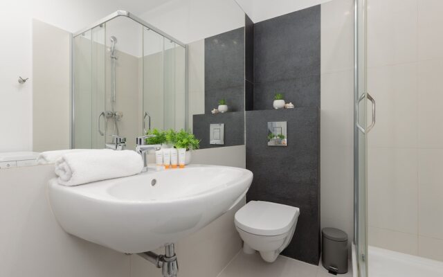 Triton Park Studio Warsaw by Renters