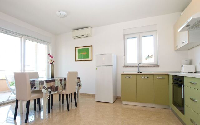 Apartment 1932