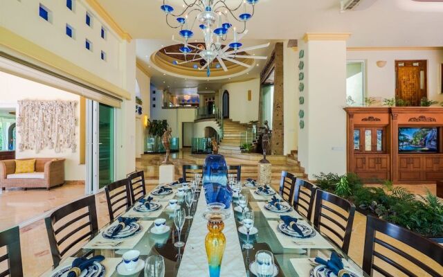 Penthouse With Amazing Views, and Luxury Throughout