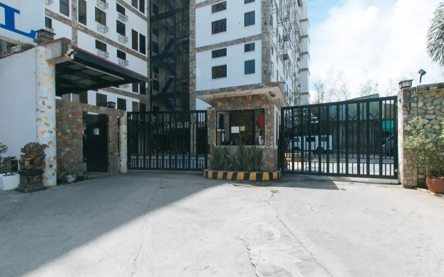 RedDoorz @ Sun Miles Condominium