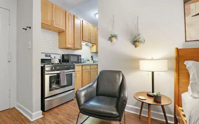 Trendy Studio Apt - Kenwood rep