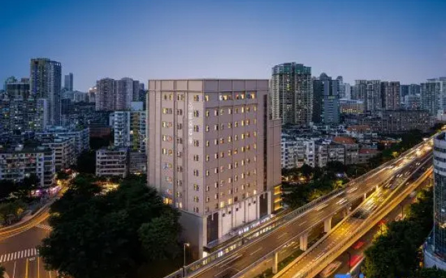 Guangzhou Beijing Road Pedestrian Street Dongshankou Metro Station Atour Hotel