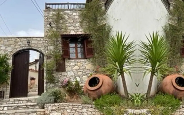 Juliet Suite Studio in Dhoros