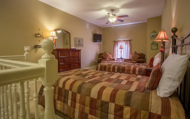 Tuscany Hills 3 Bedroom Villa by RedAwning