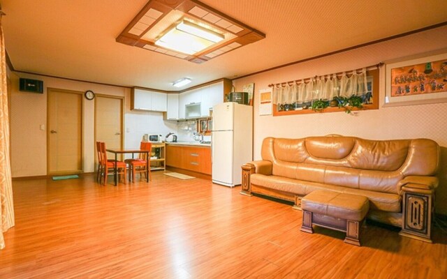 Chungju Hosuwiui Haru Pension