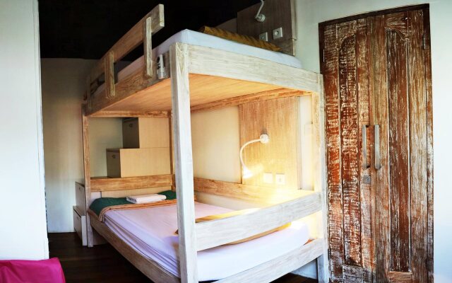 Nau Here Hostel