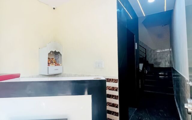 Roomshala 168 Startlight Suites