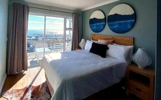 2 Dolphin Ridge , Bloubergstrand