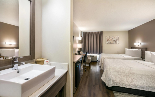 Red Roof Inn PLUS+ Boston - Logan