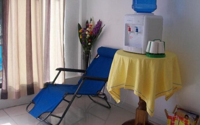 Charm Guest House - Hostel